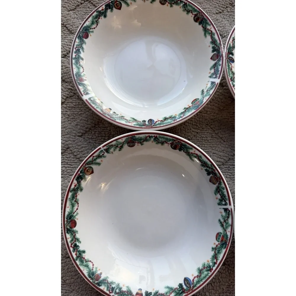 4 FARBERWARE Soup/Cereal Bowls In The Holiday Treats Pattern‎